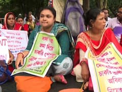 পুজোর শহরে ভিন্ন ছবি, বঞ্চনার বিষাদ নিয়ে উৎসবের দিনেও পথেই এসএসসির চাকরিপ্রার্থীরা