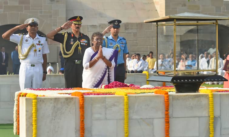 Gandhi Jayanti 2022 Pm Modi pays his tributes on Rajghat Mahatma Gandhi गांधी की जरुरत आज हमें पहले से भी ज्यादा क्यों महसूस होती है?