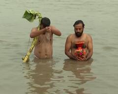 Durga Puja 2022: সপ্তমীর ভোরে ঘাটে ঘাটে ভিড়, ঊষালগ্নে হল নবপত্রিকা স্নান