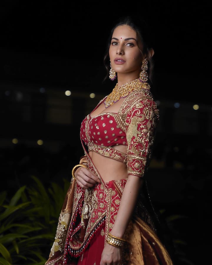 amyra dastur ਦਾ ਕਾਤਲਾਨਾ ਅੰਦਾਜ਼ ਵੇਖਿਆ ਹੀ ਬਣਦਾ ਹੈ।