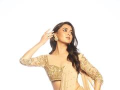 PHOTO: तेजस्वी प्रकाशच्या स्टाईलने चाहते घायाळ; साडीतही दिसते झकास!