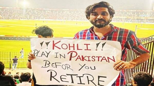 Play in Pakistan before you retire: Fan's special poster for Virat Kohli during Lahore T20I goes viral Virat Kohli Fan Viral: ਪਾਕਿਸਤਾਨੀ ਪ੍ਰਸ਼ੰਸਕ ਦਾ ਵਿਰਾਟ ਕੋਹਲੀ ਲਈ ਦਿਖਇਆ ਪਿਆਰ, ਕਿਹਾ- ਸੰਨਿਆਸ ਲੈਣ ਤੋਂ ਪਹਿਲਾਂ ਸਾਡੇ ਦੇਸ਼ ਆ ਕੇ...