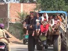 चित्रकुटः कानपुर हादसे के बाद भी नहीं जाग रहा प्रशासन, थाने के सामने से ट्रैक्टर ट्रॉली में जा रहे लोग