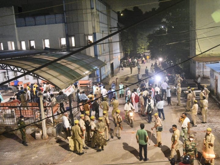 Kanpur several people killed after a tractor trolley turned turtle ann Kanpur Road Accident: कानपुर में दर्दनाक सड़क हादसा, श्रद्धालुओं से भरी ट्रैक्टर-ट्राली पलटी, 26 की मौत
