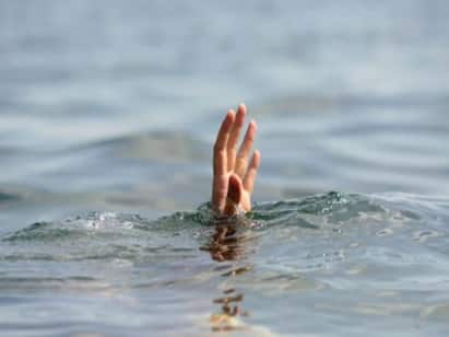 A boy who went to learn swimming near Karur drowned கரூர் அருகே விபரீதம்.. நீச்சல் கற்றுக்கொள்ள சென்ற சிறுவன் நீரில் மூழ்கி உயிரிழப்பு..