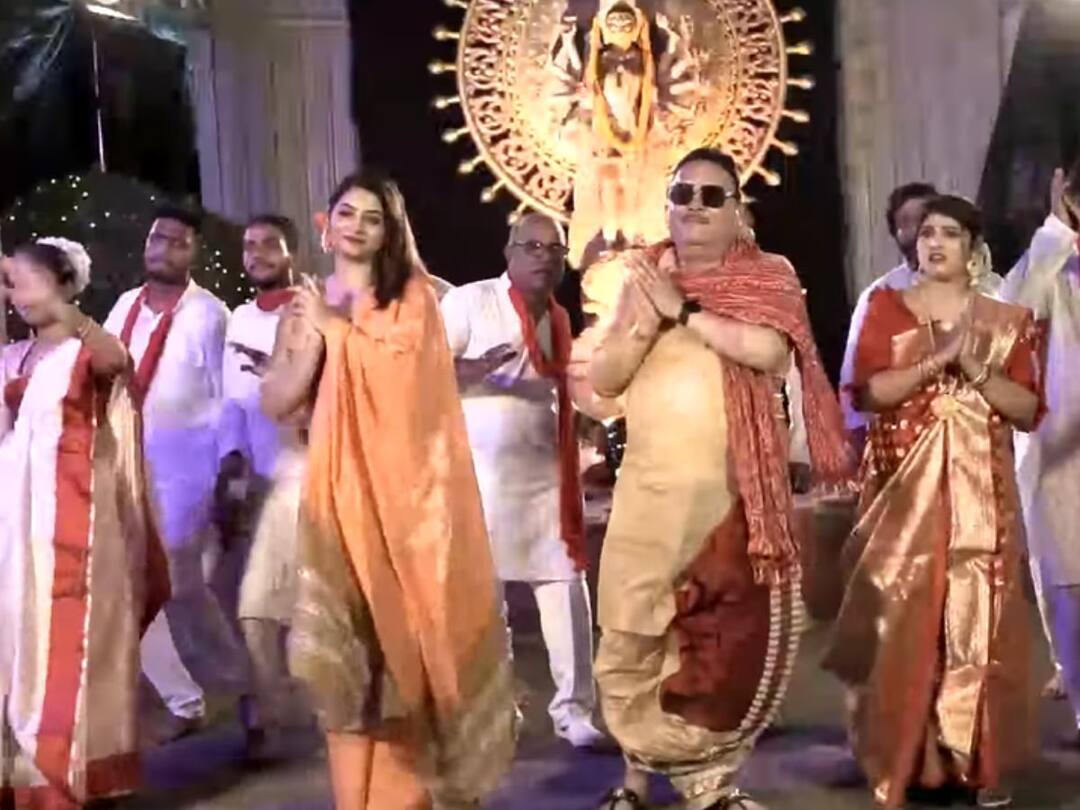 Madan Mitra: ‘ওহ লাভলি!’ টলিউডে যাওয়ার রাস্তা পাকা! মিউজিক ভিডিওয় নজর কাড়লেন মদন Madan Mitra appears in a music video for Durga Puja 2022 Madan Mitra: ‘ওহ লাভলি!’ টলিউডে যাওয়ার রাস্তা পাকা! মিউজিক ভিডিওয় নজর কাড়লেন মদন