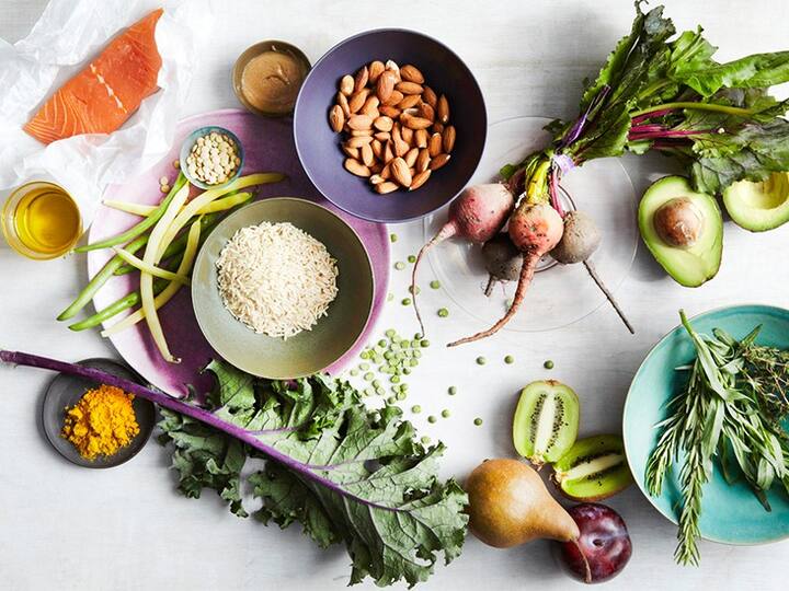 ਤੁਸੀਂ ਡਾਈਟ ਨਾਲ ਕਾਫੀ ਹੱਦ ਤਕ ਨਕਾਰਾਤਮਕ ਵਿਚਾਰਾਂ 'ਤੇ ਕਾਬੂ ਪਾ ਸਕਦੇ ਹੋ। ਜਦੋਂ ਤੁਹਾਡੀ ਖੁਰਾਕ ਗੈਰ-ਸਿਹਤਮੰਦ ਹੁੰਦੀ ਹੈ, ਤਾਂ ਮੋਟਾਪਾ ਅਤੇ ਤਣਾਅ ਵਧਦਾ ਹੈ, ਜਿਸ ਨਾਲ ਅਜਿਹੇ ਵਿਚਾਰ ਜ਼ਿਆਦਾ ਆਉਂਦੇ ਹਨ।