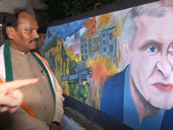 Jamshedpur Jharkhand artwork of Russia Ukraine war in Durga Puja Mela Raghubar Das ANN Jamshedpur: दुर्गा पूजा मेले में रूस - यूक्रेन युद्ध की झांकी देख भावुक हुए पूर्व CM रघुवर दास, कह दी ये बड़ी बात