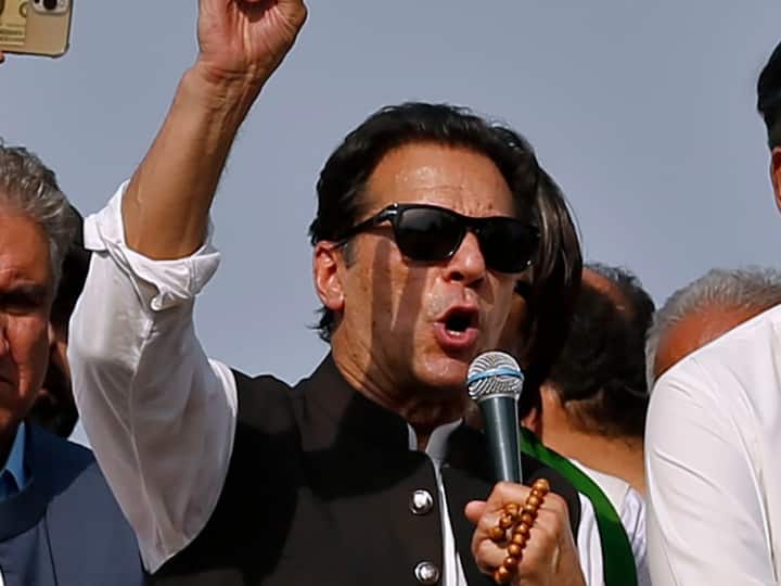 Pakistan Arrest Warrant Against Former PM Imran Khan For Threatening Judge Timeline of Cases Pakistan: इमरान खान पर मुकदमों की टाइमलाइन, इन धाराओं में दर्ज हैं केस
