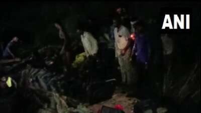 कानपुर रोड हादसा : कानपुर में हुए हादसे की भयावह हकीकत; अस्पताल के बाहर स्थानीय लोगों का आक्रोश, देखें दिल दहला देने वाली तस्वीरें कानपुर रोड हादसा : कानपुर में हुए हादसे की भयावह हकीकत; अस्पताल के बाहर स्थानीय लोगों का आक्रोश, देखें दिल दहला देने वाली तस्वीरें