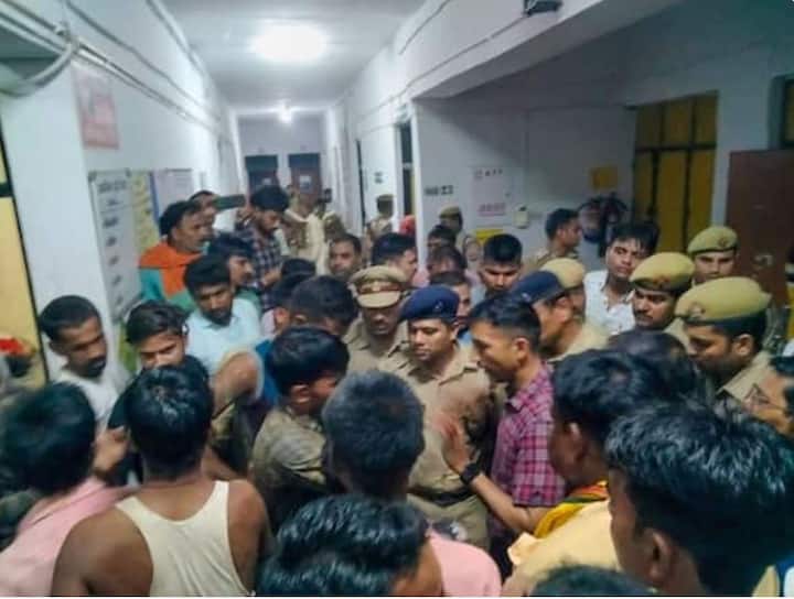 कानपूरमध्ये शनिवारी रात्री झालेल्या भीषण रस्ता अपघातात 26 जणांना आपला जीव गमवावा लागला. या घटनेत 20 हून अधिक जण जखमी झाले असून त्यांना रुग्णालयात दाखल करण्यात आले आहे. यादरम्यान कानपूर पोलिसांनी रुग्णालयाबाहेर कडेकोट सुरक्षा व्यवस्था केली आहे. या घटनेनंतर कानपूरमधील काळीज पिळवटणारे काही फोटो समोर आले आहेत.