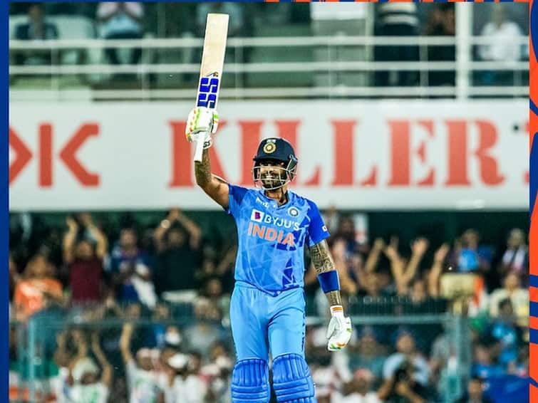 Suryakumar Yadav becomes the fastest batter to get to 1000 T20I runs in terms of balls he faced 573 balls Suryakumar Yadav : 'सूर्यादादा'ची कमाल, टी20 मध्ये दिमाखात गाठला हजार धावांचा टप्पा, सर्वात कमी चेंडूत 1000 धावा करणारा पहिला फलंदाज