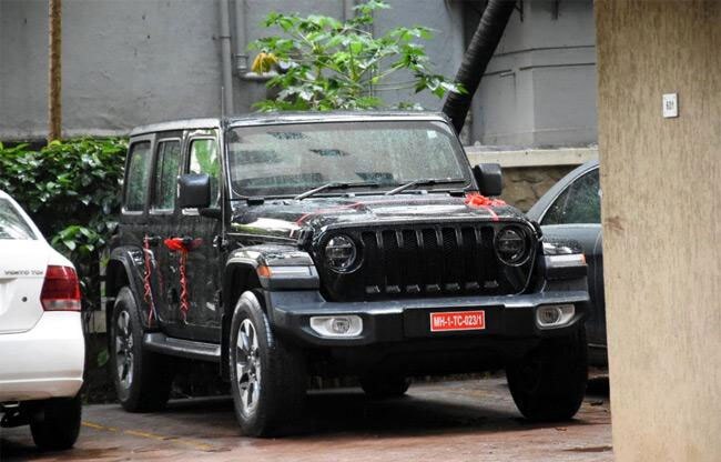 Taimur Car Ride: नई कार में लग्‍जरी राइड का आनंद उठाते दिखे सैफ-करीना के लाडले तैमूर, कीमत जानकर रह जाएंगे दंग