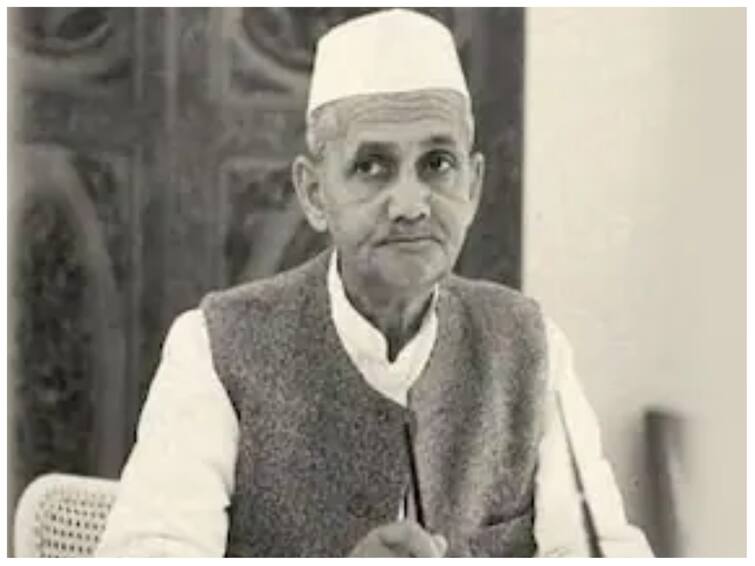 Lal Bahadur Shastri Jayanti 2022 being prime minister had to take loan read this inspirational biography of Lal Bahadur Shastri Lal Bahadur Shastri Jayanti 2022: प्रधानमंत्री होते हुए भी लेना पड़ा लोन, पढ़िए लाल बहादुर शास्त्री जी की ये प्रेरणादायक जीवनी