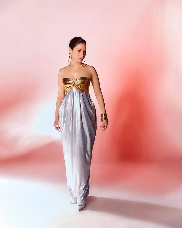 சிரிக்காதே சிரிக்காதே சிரிப்பாலே மயக்காதே.....