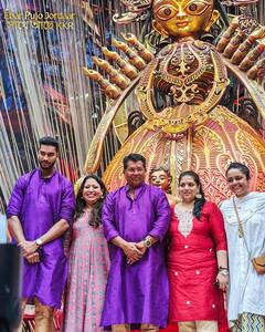 Photos: वेंकटेश अय्यर और KKR के खिलाड़ियों ने दुर्गा पूजा में किया डांस, गांगुली-झूलन ने भी की पूजा-अर्चना