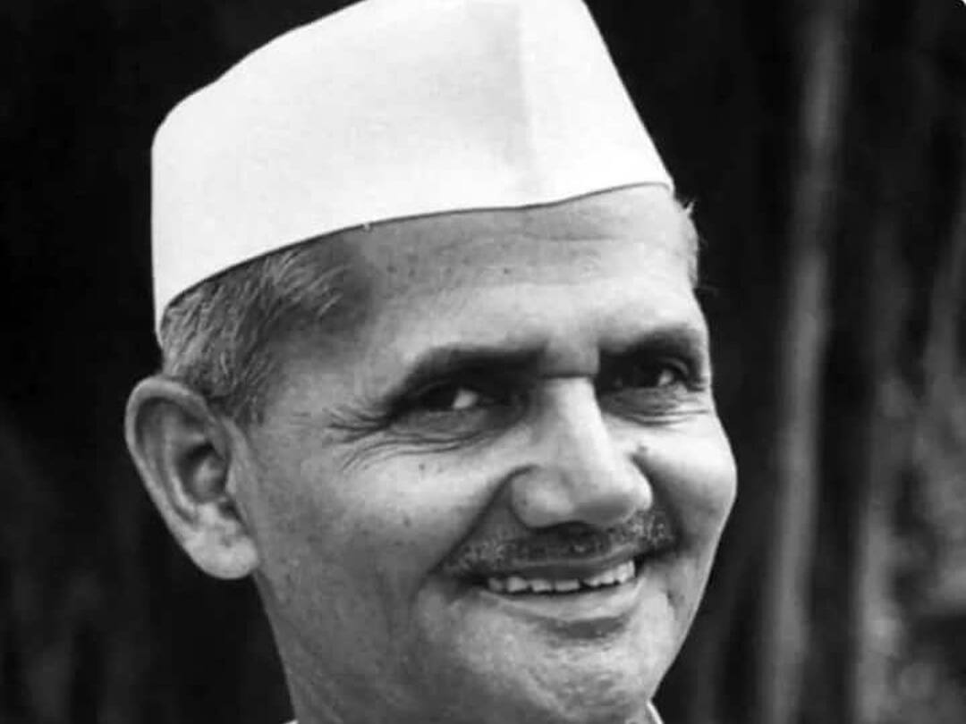 Lal Bahadur Shastri Jayanti: எளிமையின் மறுபெயர் லால் பகதூர் சாஸ்திரியின் பிறந்தநாள் இன்று! அறியாத விஷயங்கள்!