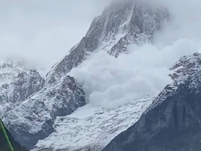 Uttarakhand Kedarnath Dham Video Of Avalanche Viral Environmentalists  Worried Of Global Warming ANN | Kedarnath Dham: केदारनाथ में भयानक एवलांच,  तेजी से नीचे आता दिखा बर्फ का गुब्बारा ...