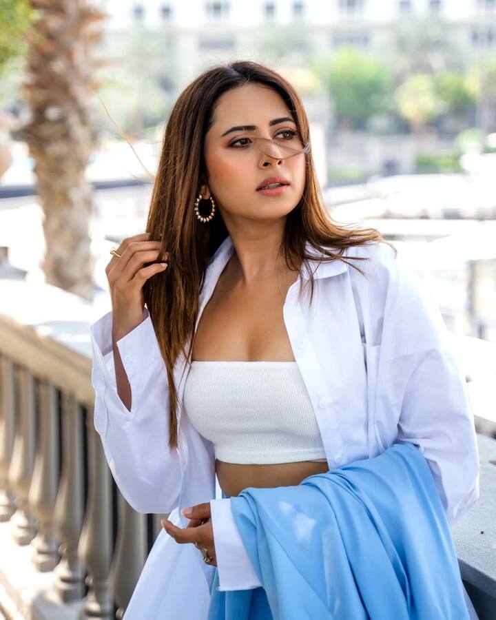 सरगुन तिच्या चित्रपटांव्यतिरिक्त लूकमुळेही खूप चर्चेत आहे. अनेकदा तिचा स्टायलिश अवतार लोकांचे लक्ष तिच्याकडे आकर्षित करतो. (फोटो सौजन्य:sargunmehta/इन्टाग्राम)