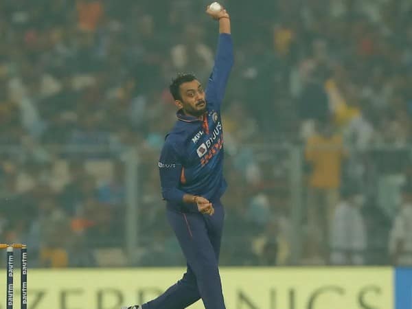 দ্বিতীয় অলরাউন্ডার হিসেবে অক্ষর পটেল থাকবেন প্রথম একাদশে। স্পিনার ও বাঁহাতি এই ব্য়াটার অস্ট্রেলিয়ার বিরুদ্ধে সিরিজ সেরা হয়েছেন।