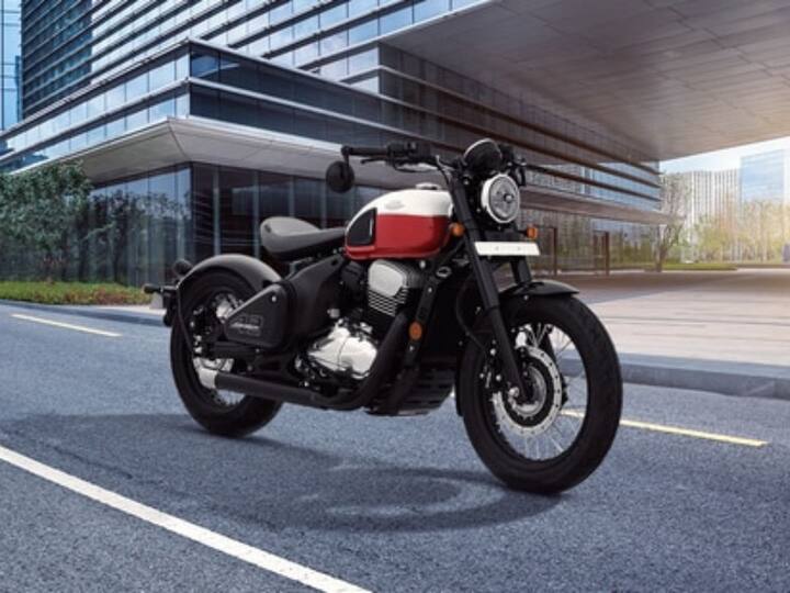 क्लासिक बाईक सेगमेंटमध्ये ही बाईक रॉयल एनफिल्ड क्लासिक 350, रॉयल एनफिल्ड हंटर 350, रॉयल एनफिल्ड Meteor, येझदी रोडस्टरशी स्पर्धा करू शकते. ही बाईक Benelli Imperiale 350 ला देखील टक्कर देऊ शकते.