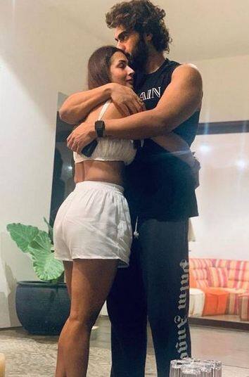 ਉਨ੍ਹਾਂ ਨੇ ਕਿਹਾ, ''ਜਿੱਥੋਂ ਤੱਕ ਮੇਰੇ ਵਿਆਹ ਦਾ ਸਵਾਲ ਹੈ, ਮੈਨੂੰ ਲੱਗਦਾ ਹੈ ਕਿ ਮੈਂ ਫਿਲਹਾਲ ਇਸ ਦਾ ਜਵਾਬ ਦੇਣ ਲਈ ਤਿਆਰ ਨਹੀਂ ਹਾਂ।