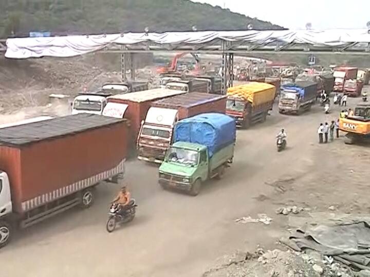 अजूनही तिथले ढिगारे हटवण्याचं काम सुरूच आहे. मुंबईकडून साताऱ्याच्या दिशेनं अवजड वाहनं चांदणी चौकापर्यंत आणून थांबवली होती.