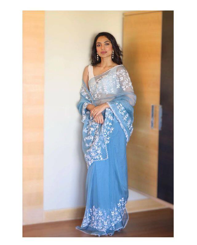 సౌత్ తో పాటు నార్త్ లో కూడా నటిస్తోంది. (Photo Courtesy: Sobhita Dhulipala instagram)