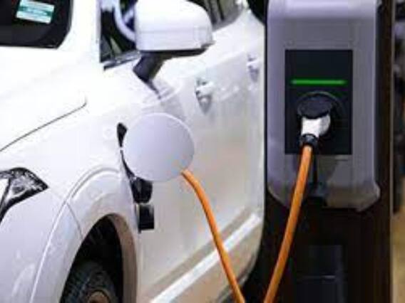 इलेक्ट्रिक कारची बॅटरी किती काळ टिकते?