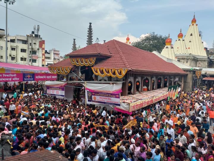 आजही मंदिरात पाच लाखांहून अधिक भाविक भेट देण्याची शक्यता आहे.