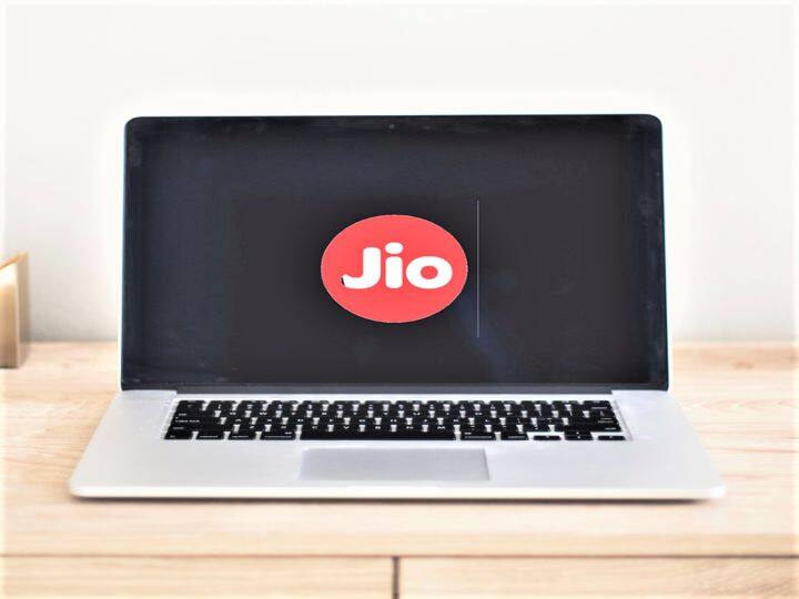 Reliance Jio to Launch 4G Enabled Low Cost Laptop at 15,000 rupee Reliance Jio Laptop: रिलायंस लेकर आ रहा है 15 हज़ार रु में सस्ता 4G लैपटॉप, देखें क्या है खास बात