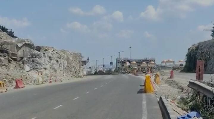 22 होल्समध्ये भरलेल्या स्फोटकांच्या आधारे हे कार्य पूर्ण केलं .