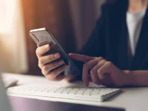 PAN Card: આજકાલ પાન કાર્ડ સામાન્ય લોકોના જીવનનો એક મહત્વપૂર્ણ ભાગ બની ગયો છે. આવકવેરા રિટર્ન ફાઇલ કરવા, મિલકત ખરીદવા, ઘરેણાં ખરીદવા, બેંક ખાતું ખોલવા વગેરે જેવા દરેક મહત્વપૂર્ણ નાણાકીય કામ માટે પાન કાર્ડનો ઉપયોગ જરૂરી છે.