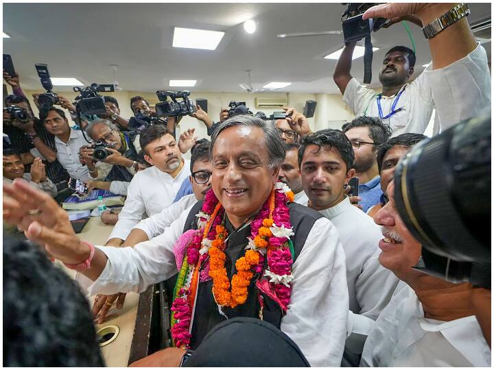 Shashi Tharoor Welcomes the guidelines for congress president election Congress President Election: कांग्रेस अध्‍यक्ष चुनाव के लिए जारी किए दिशा-निर्देश तो खुश हुए शशि थरूर, बोले- स्‍वागत करता हूं
