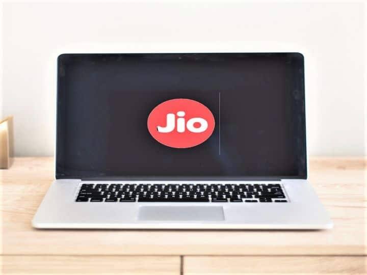 Come Soon: reliance jio to launch 4g enabled low cost laptop in indian market Reliance Jio Laptop: રિલાયન્સ લઇને આવી રહ્યું છે 15 હજારથી સસ્તુ 4G લેપટૉપ, જુઓ શું છે ખાસ....