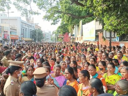 Contractual cleaners in Coimbatore are on an indefinite strike TNN கோவையில் ஒப்பந்த தூய்மை பணியாளர்கள் வேலை நிறுத்தப் போராட்டம்  ஆட்சியர் அலுவலகம் முற்றுகை