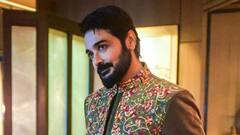 ঢাকে কাঠি, প্রসাদ, আড্ডা, দুর্গাপুজোর আনন্দে সামিল প্রসেনজিৎ