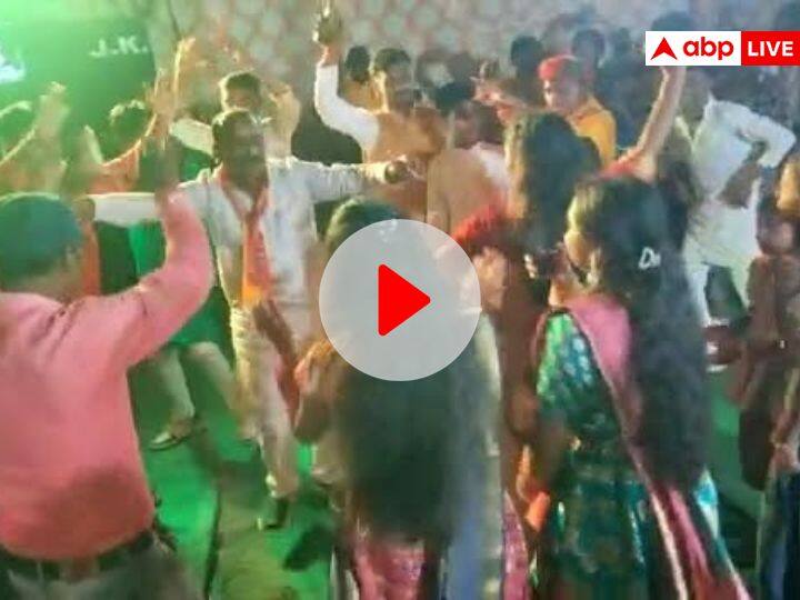 Chhattisgarh News Bharatpur-Sonhat MLAs are seen doing garba in Gulab Kamro Manendragarh-Chirmiri-Bharatpur ann Chhattisgarh: देवी गीत पर जमकर थिरके कांग्रेस विधायक गुलाब कमरो, वीडियो हो रहा वायरल