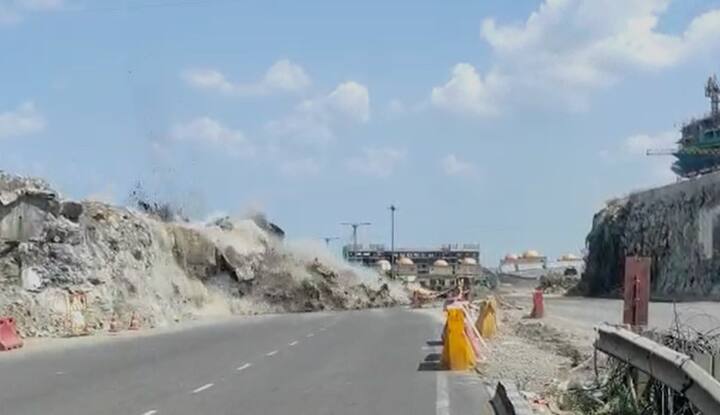 पुण्याच्या चांदणी चौकात पुन्हा टेकडीसाठी दोन छोटे ब्लास्ट केले आहे.