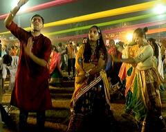 Navratri 2022: સાતમા નોરતાએ અમદાવાદમાં ખેલૈયાઓ બોલાવી રમઝટ, જુઓ શાનદાર તસવીરો