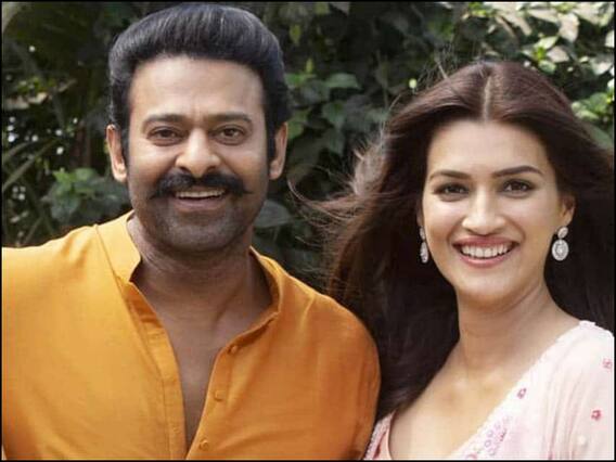 Prabhas को पसीना पोंछने के लिए Kriti Sanon ने दिया अपना पल्लू, सोशल मीडिया पर वायरल हुआ वीडियो Prabhas को पसीना पोंछने के लिए Kriti Sanon ने दिया अपना पल्लू, सोशल मीडिया पर वायरल हुआ वीडियो