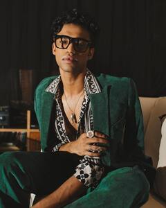 Photos: इरफान खान के बेटे बाबिल ने कराया फोटोशूट, फैंस ने बताया किलर स्टाइल