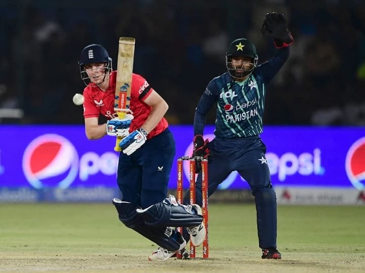 England beat Pakistan in final match of T20I Series Harry Brook Player of the series ENG vs PAK: इंग्लैंड ने जीती सात मैचों की टी20 सीरीज, पाकिस्तान को उसी की सरजमीं पर दी मात; हैरी ब्रुक रहे 'प्लेयर ऑफ दी सीरीज'