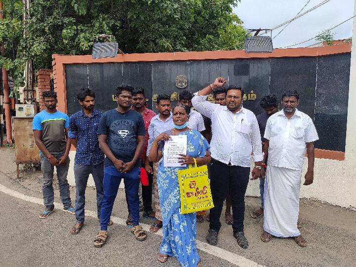 Salem: Important petitions presented to the District Collector in the People's Grievance Meeting TNN சேலம்: மக்கள் குறைதீர் கூட்டத்தில் மாவட்ட ஆட்சியரிடம் வழங்கப்பட்ட முக்கிய மனுக்கள்