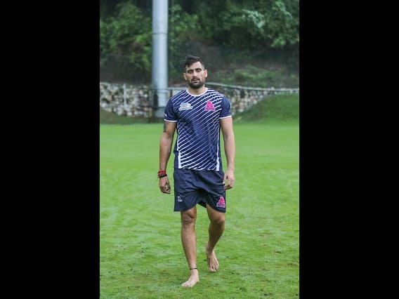 Pro Kabaddi League 2022: राहुल चौधरी के आने से कितनी मजबूत हुई है जयपुर पिंक पैंथर्स? जानें पूरी टीम प्रोफाइल Pro Kabaddi League 2022: राहुल चौधरी के आने से कितनी मजबूत हुई है जयपुर पिंक पैंथर्स? जानें पूरी टीम प्रोफाइल