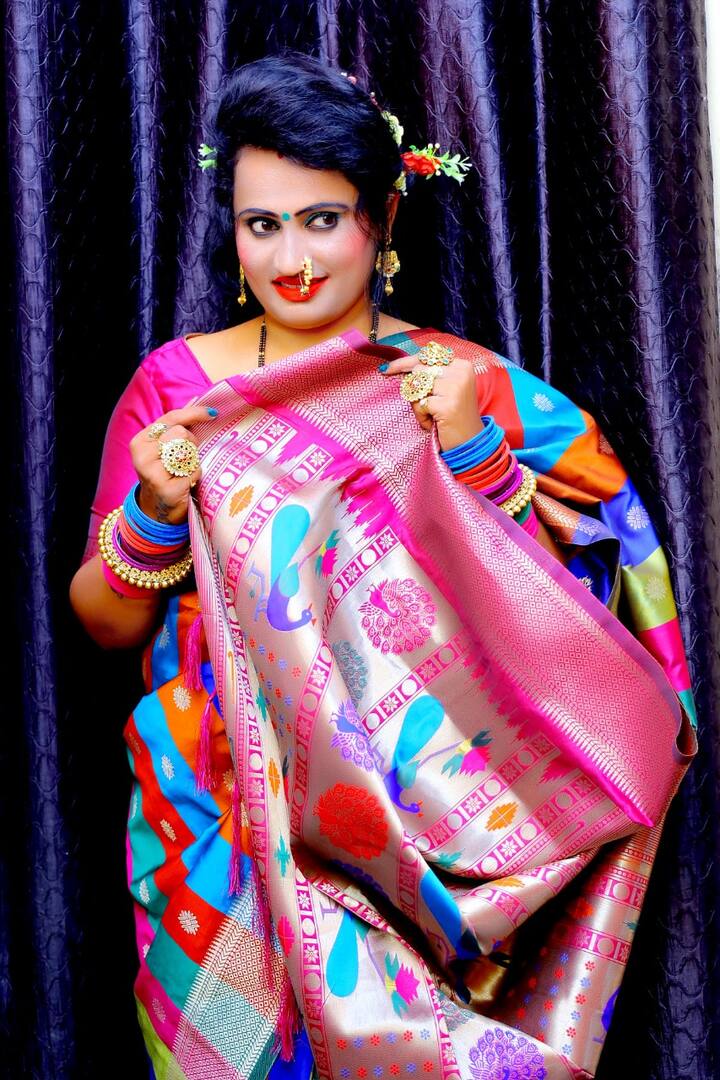 परंतु, प्रसिद्धीच्या नादात आपण काय करतोय याचे भान नसलेल्या या महिला कंडक्टरवर महामंडळाने थेड निलंबनाची कारवाई केली. (फोटो सौजन्य :mangal_sagar_giri/इंस्टाग्राम)