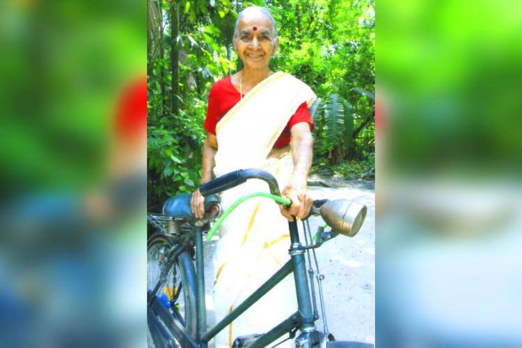 Kerala’s first postwoman Anandavalli passes away at 89 Kerala First Post Woman : தபால்துறையின் தங்கமங்கை ..! கேரளாவின் முதல் பெண் தபால்காரர் காலமானார்..!