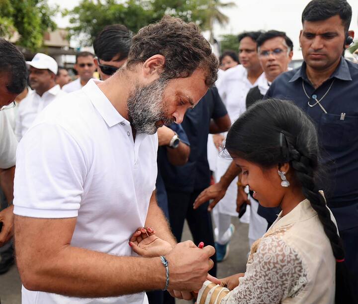 Rahul Gandhi: তামিলনাড়ু থেকে শুরু হয়েছিল এই পদযাত্রা। কেরল হয়ে এখন তা তলছে কর্নাটকে।