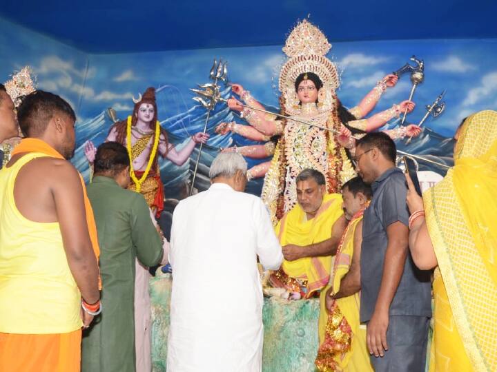 मुख्यमंत्री ने कहा कि दशहरा पर्व हर्ष एवं उल्लास का पर्व है. सभी लोग इस पर्व को शांतिपूर्ण तरीके से हर्षोल्लास के साथ मिलजुल कर मनाएं.