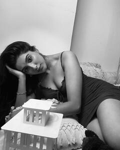 PHOTO : ‘बिग बॉस 16’ फेम निमरित कौर अहलुवालियाच्या घायाळ करणाऱ्या अदा, अभिनेत्री सोशल मीडियावरही चर्चेत!